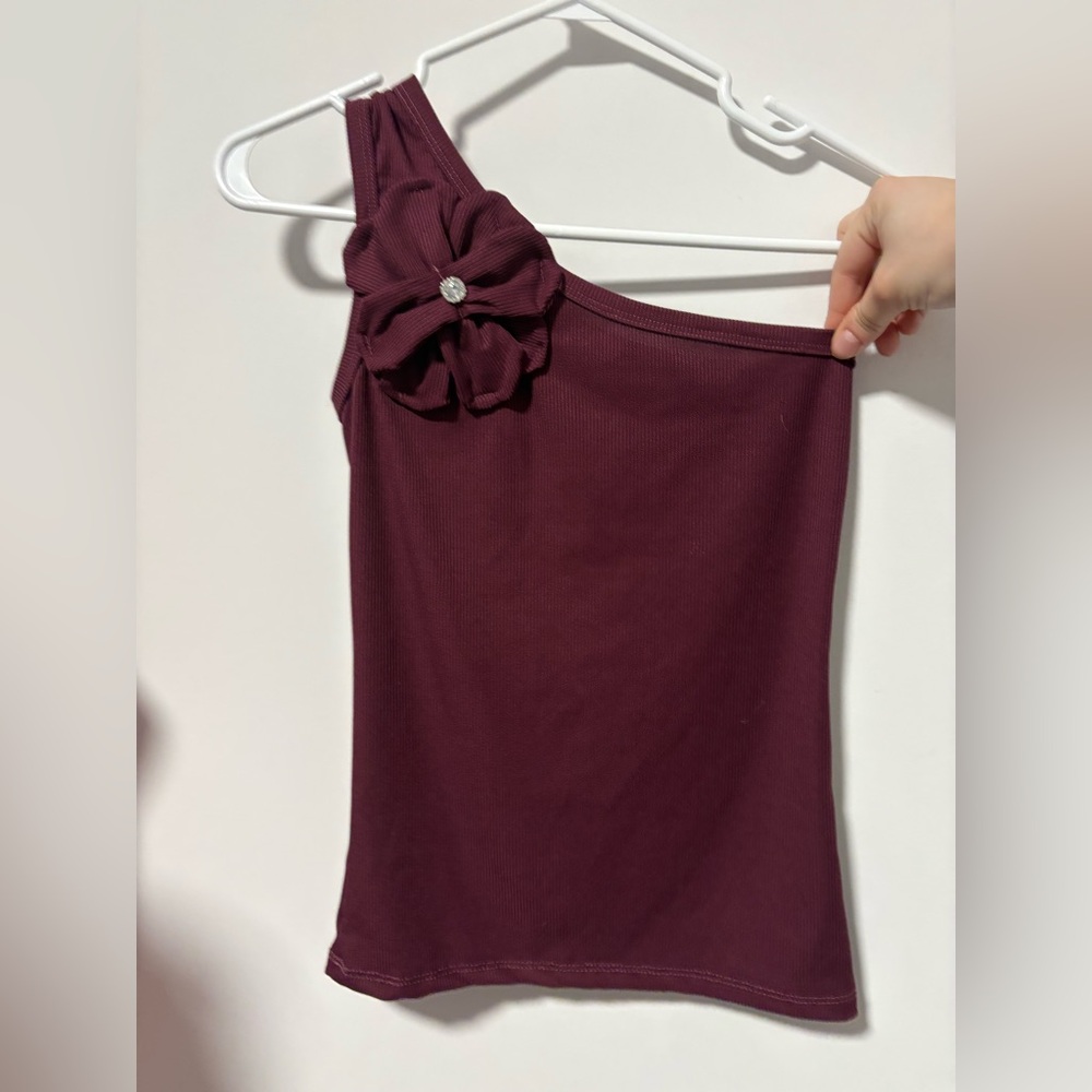 One shoulder top with flower detail